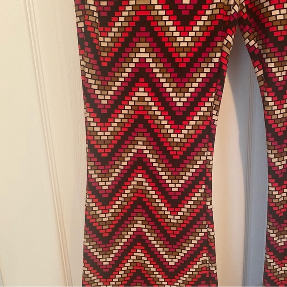 Women’s high rise flared pants. 2 pack. Multi red and solid black. NWT. L - Picture 8 of 14